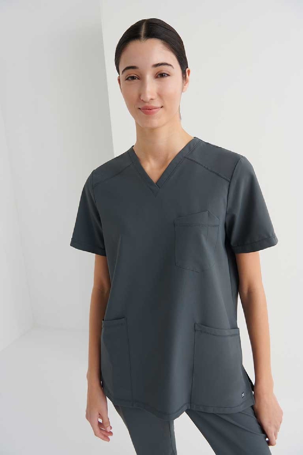 Casaca Sanitaria Cuello V Phoenix 23.24 – WORKERS UNIFORMES
