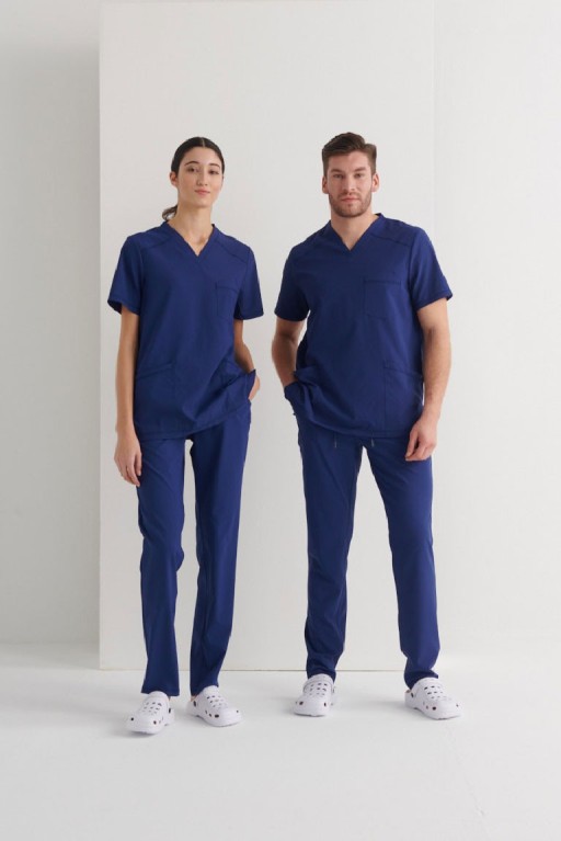 Casaca Sanitaria Cuello V Phoenix 23.24 – WORKERS UNIFORMES 2
