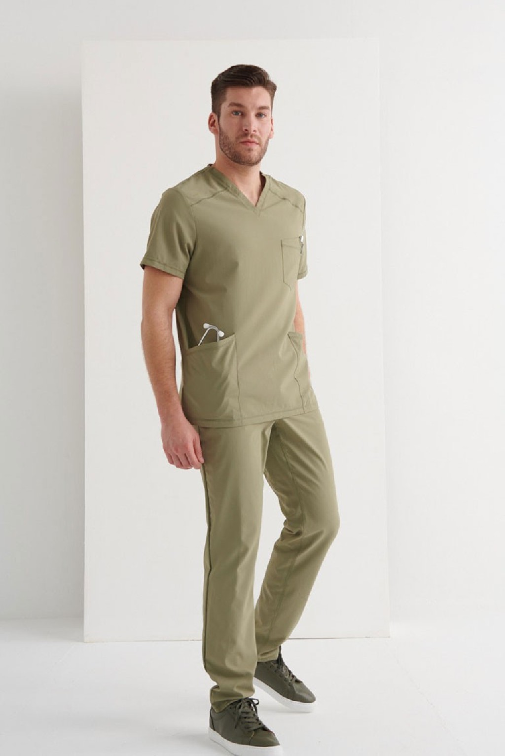 Casaca Sanitaria Cuello V Phoenix 23.24 – WORKERS UNIFORMES