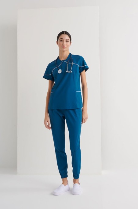 Casaca Sanitaria Cuello V Rib Slim Fit – WORKERS UNIFORMES