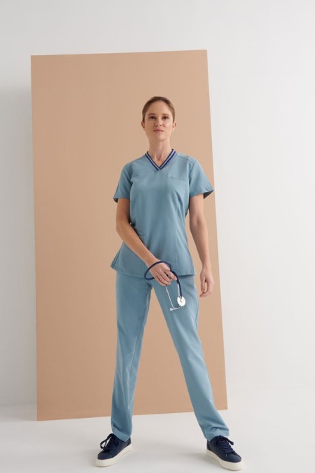 Casaca Sanitaria Cuello V Slim Fit – WORKERS UNIFORMES