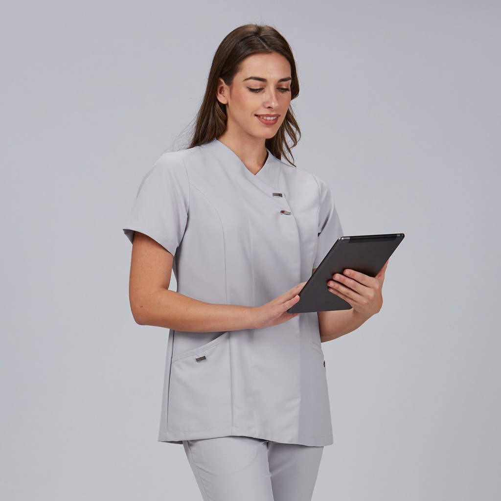 Blusa sanitaria mujer Elena cómoda y antibacteriana | Workers Uniformes