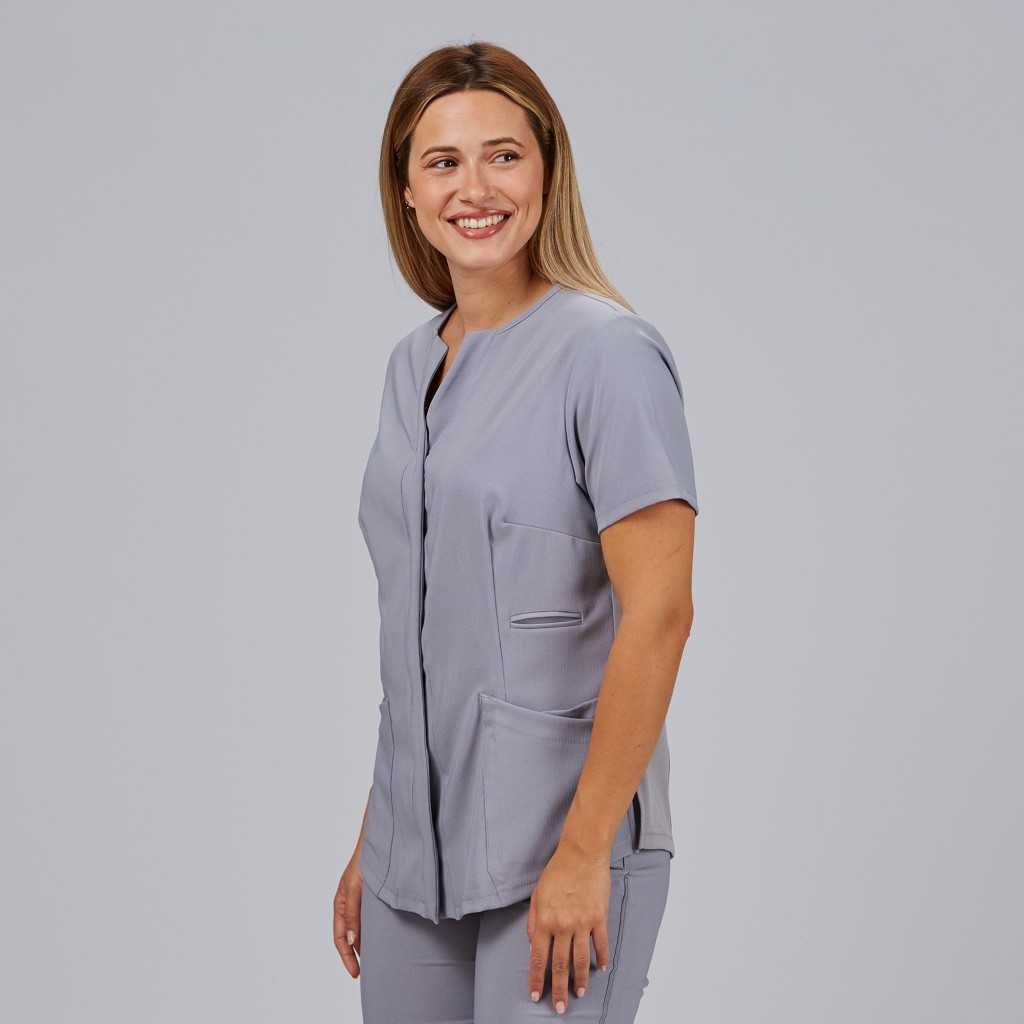 Blusa sanitaria mujer Dulcinea cuello pico cómoda | Workers Uniformes