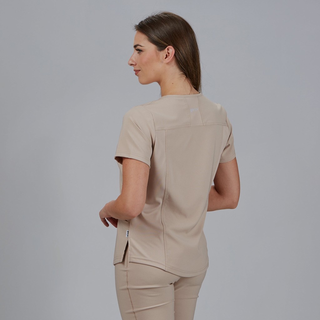 Blusa sanitaria mujer Dulcinea cuello pico cómoda | Workers Uniformes